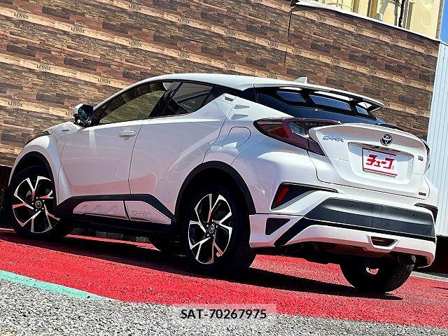 Toyota C-HR 2017-09 8206816-8
