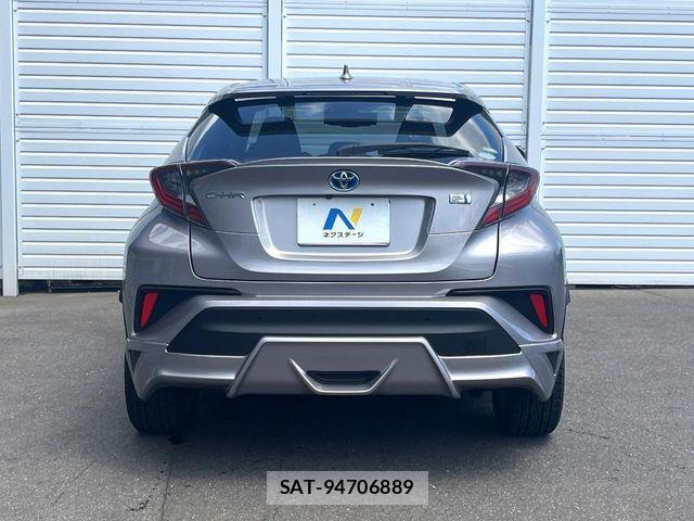 Toyota C-HR 2017-10 8206820-14