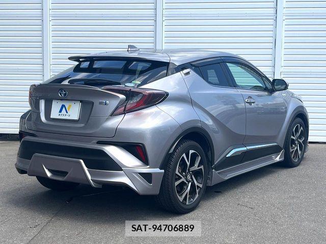 Toyota C-HR 2017-10 8206820-16