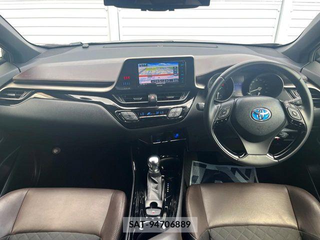 Toyota C-HR 2017-10 8206820-1