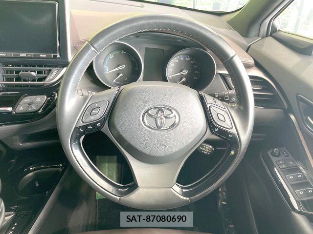 Toyota C-HR 2017-08 8206822-10