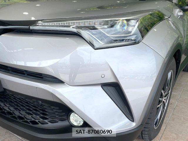 Toyota C-HR 2017-08 8206822-11