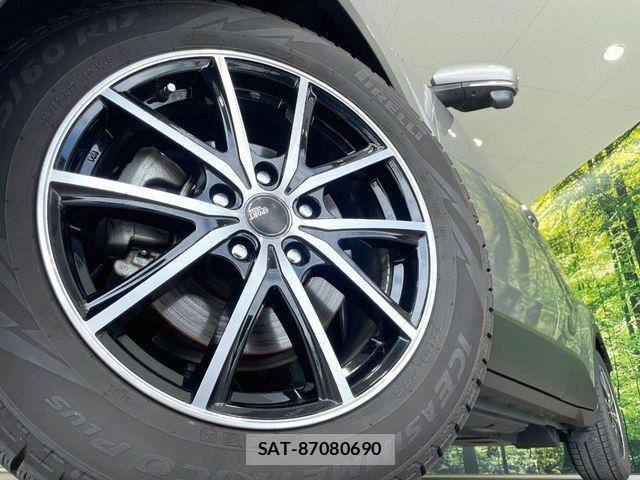 Toyota C-HR 2017-08 8206822-12