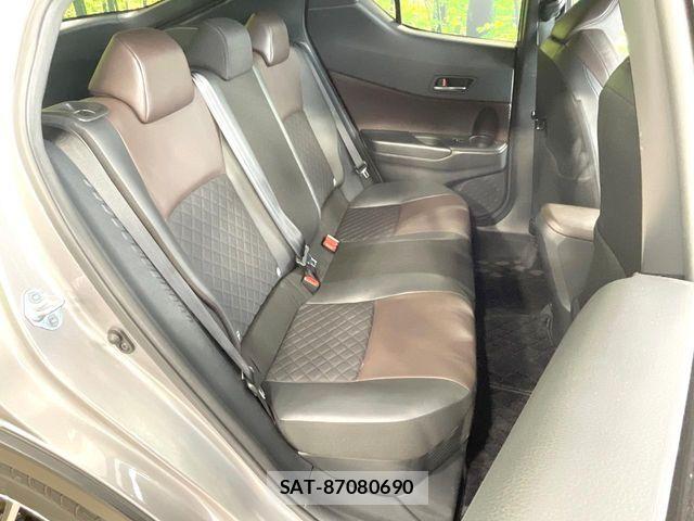 Toyota C-HR 2017-08 8206822-8