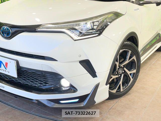 Toyota C-HR 2017-06 8206821-11