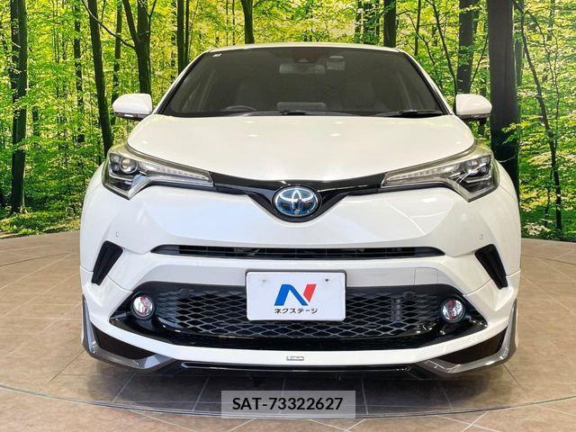 Toyota C-HR 2017-06 8206821-13