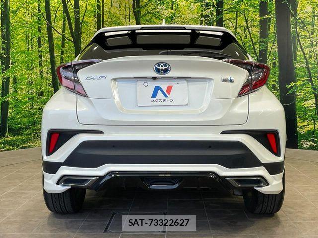 Toyota C-HR 2017-06 8206821-14