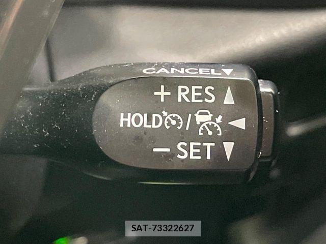 Toyota C-HR 2017-06 8206821-5