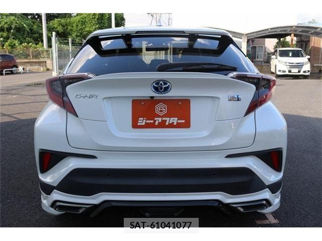 Toyota C-HR 2017-02 8206817-10