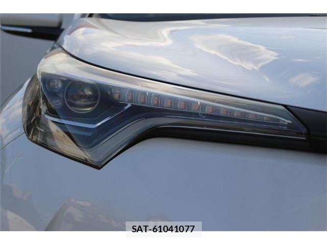 Toyota C-HR 2017-02 8206817-11
