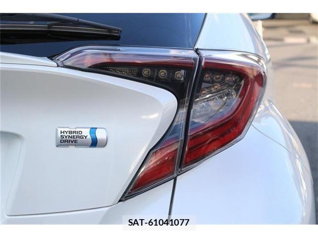 Toyota C-HR 2017-02 8206817-12