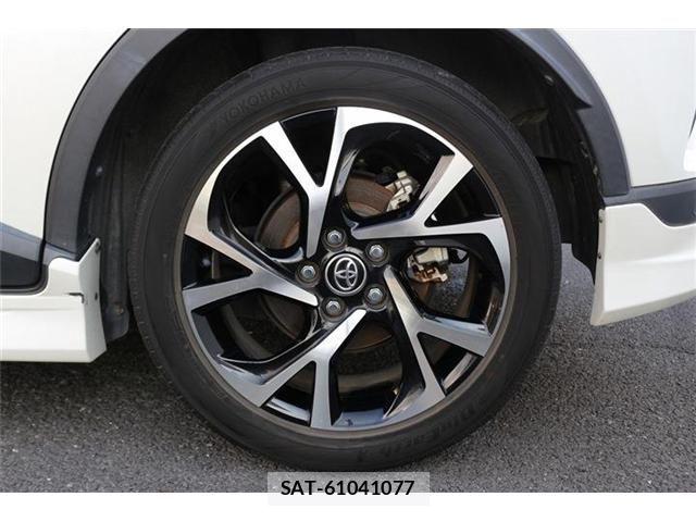Toyota C-HR 2017-02 8206817-13
