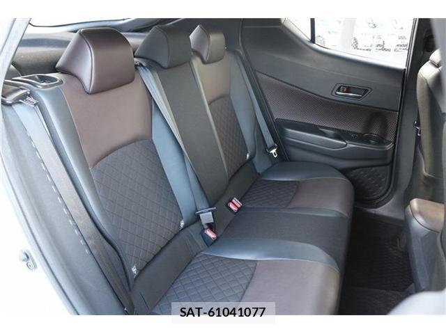 Toyota C-HR 2017-02 8206817-15