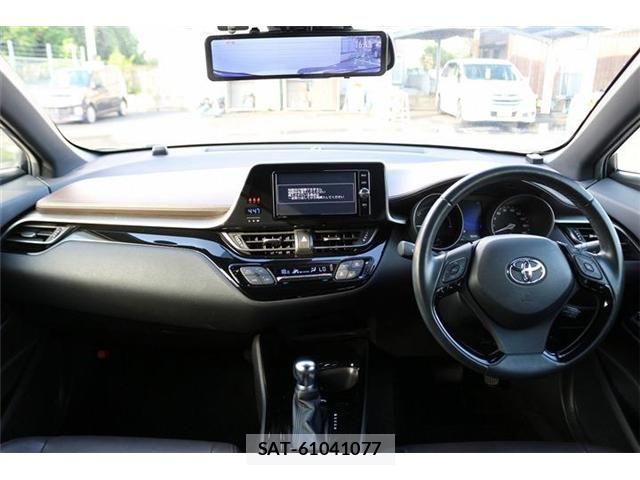 Toyota C-HR 2017-02 8206817-16