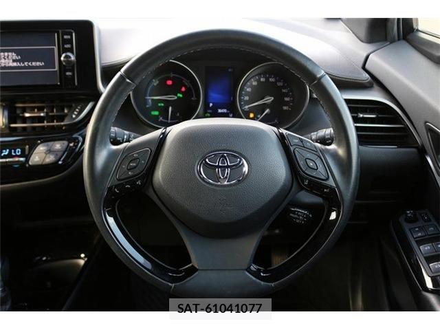 Toyota C-HR 2017-02 8206817-17