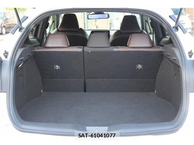 Toyota C-HR 2017-02 8206817-18