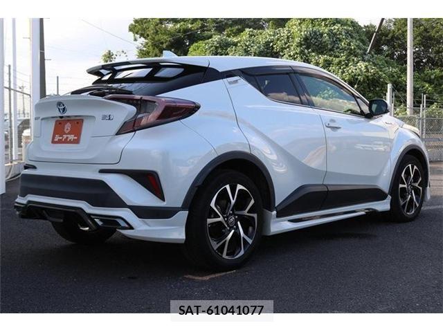 Toyota C-HR 2017-02 8206817-22