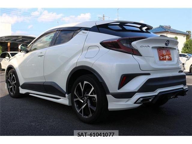 Toyota C-HR 2017-02 8206817-23