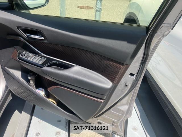 Toyota C-HR 2017-02 8229251-10