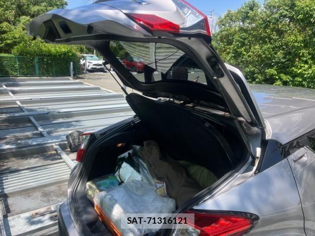 Toyota C-HR 2017-02 8229251-13