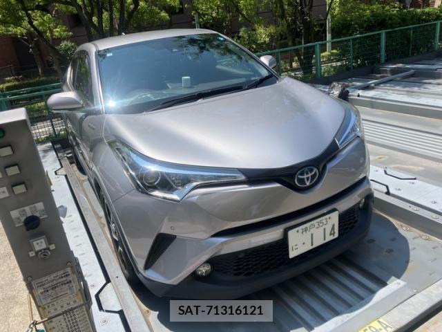Toyota C-HR 2017-02 8229251-1