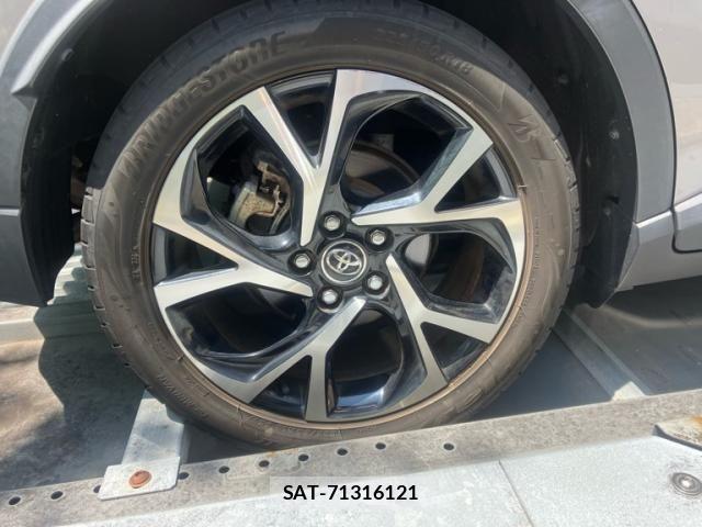 Toyota C-HR 2017-02 8229251-5