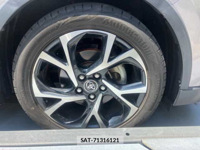 Toyota C-HR 2017-02 8229251-6