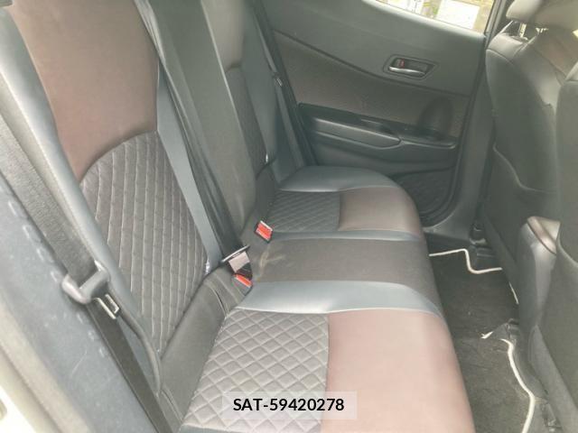 Toyota C-HR 2018-01 8229250-10