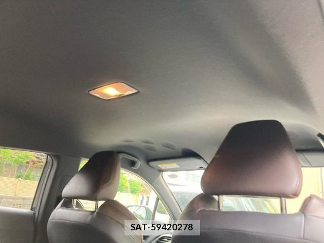 Toyota C-HR 2018-01 8229250-11