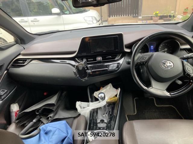 Toyota C-HR 2018-01 8229250-12