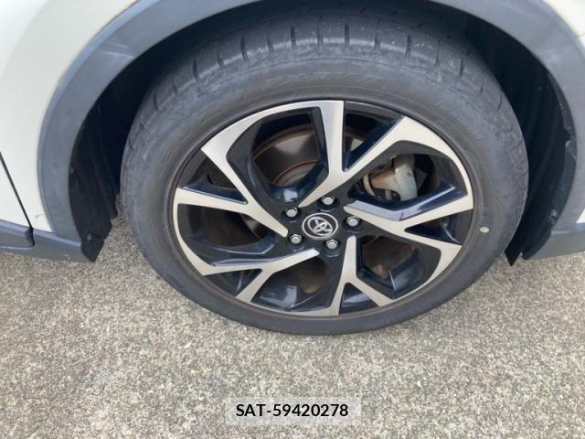 Toyota C-HR 2018-01 8229250-8
