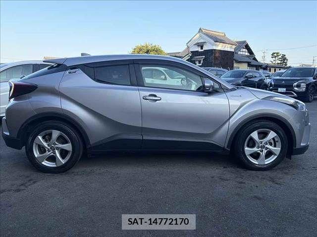 Toyota C-HR 2018-07 8229249-14