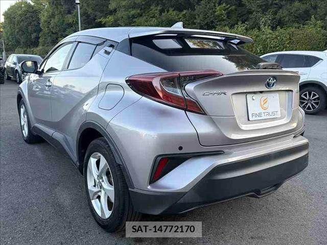 Toyota C-HR 2018-07 8229249-17