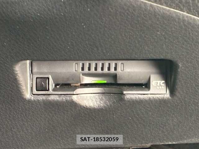 Toyota C-HR 2020-12 8244826-9