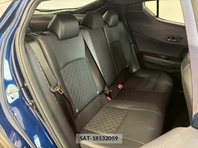 Toyota C-HR 2020-12 8244826-11