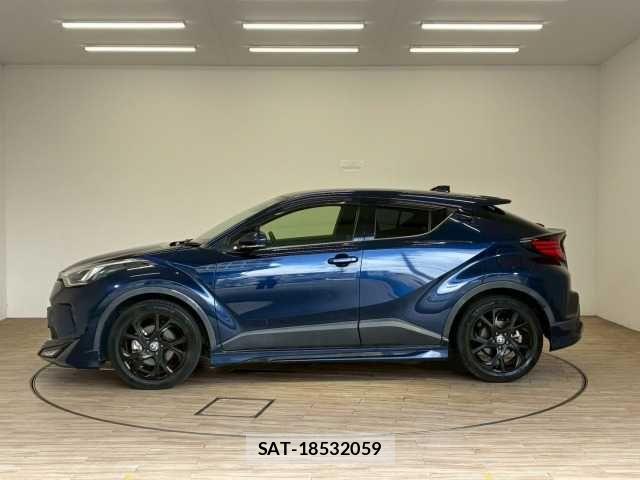 Toyota C-HR 2020-12 8244826-15