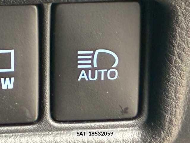 Toyota C-HR 2020-12 8244826-7
