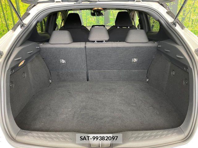 Toyota C-HR 2017-12 8244831-9