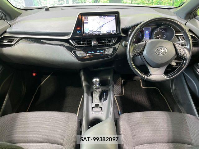 Toyota C-HR 2017-12 8244831-1