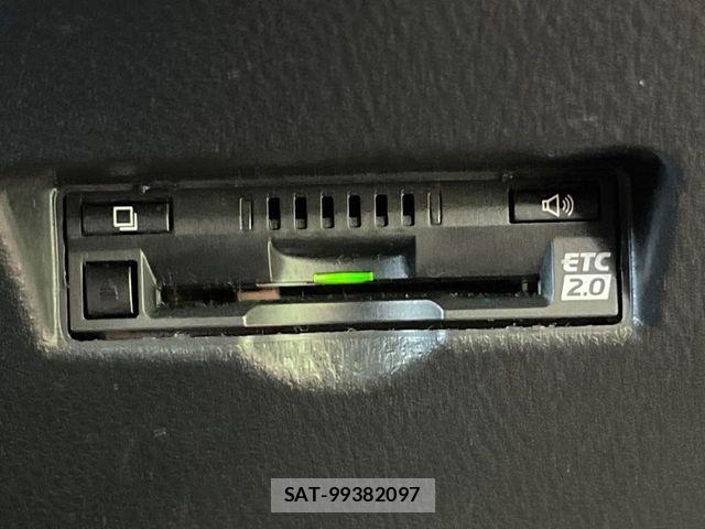 Toyota C-HR 2017-12 8244831-6