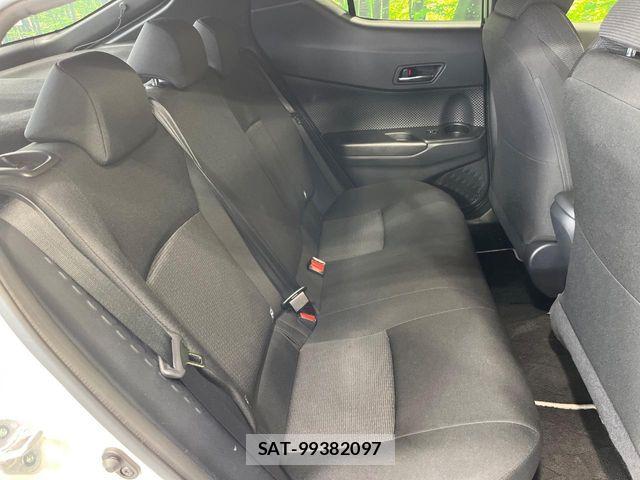Toyota C-HR 2017-12 8244831-8