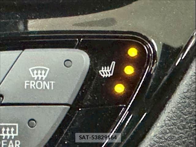 Toyota C-HR 2017-11 8244829-9