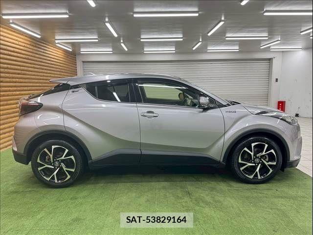 Toyota C-HR 2017-11 8244829-14