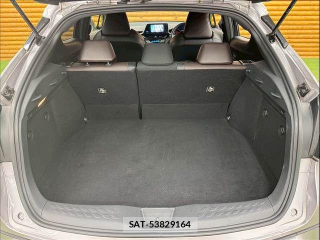 Toyota C-HR 2017-11 8244829-17