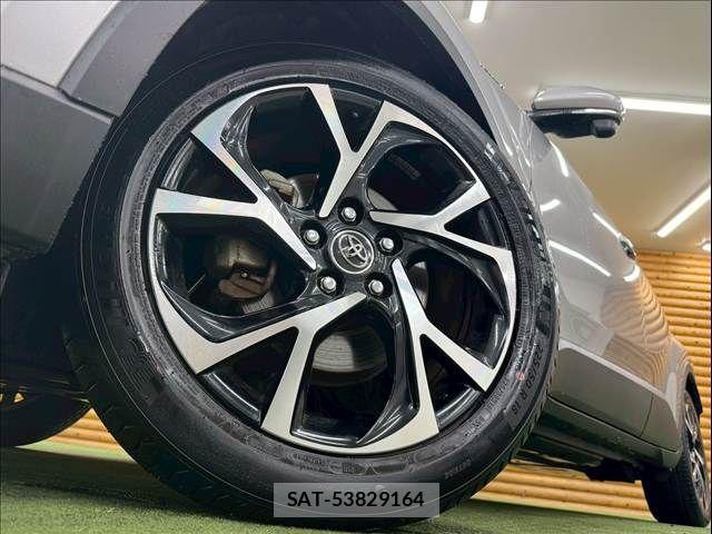 Toyota C-HR 2017-11 8244829-18
