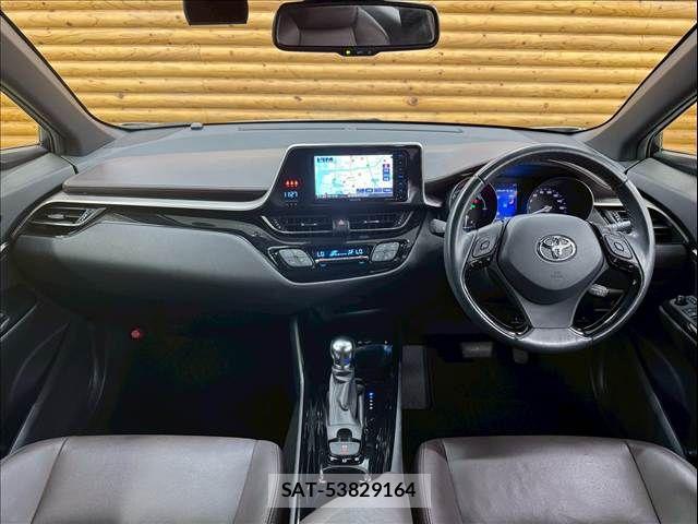 Toyota C-HR 2017-11 8244829-2