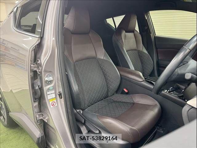Toyota C-HR 2017-11 8244829-5