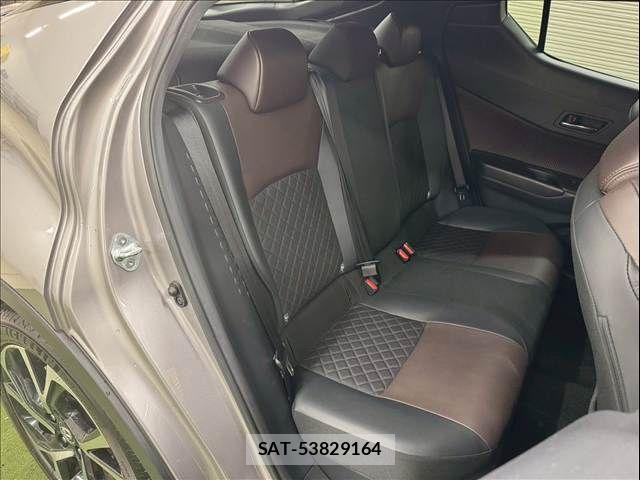 Toyota C-HR 2017-11 8244829-6