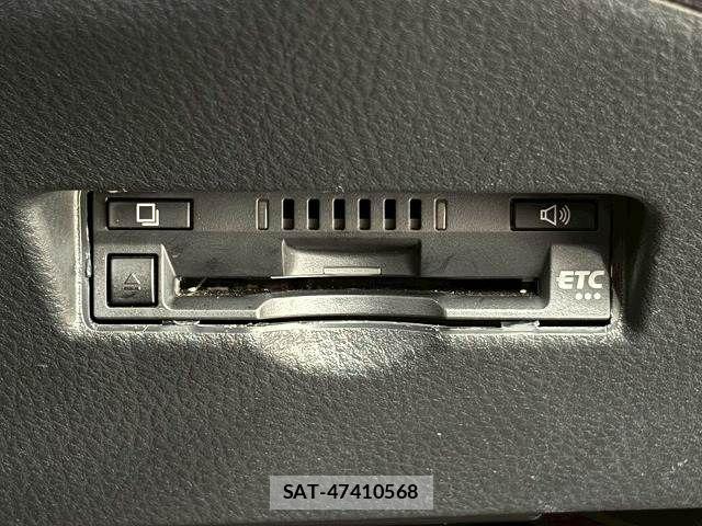 Toyota C-HR 2021-10 8244827-9