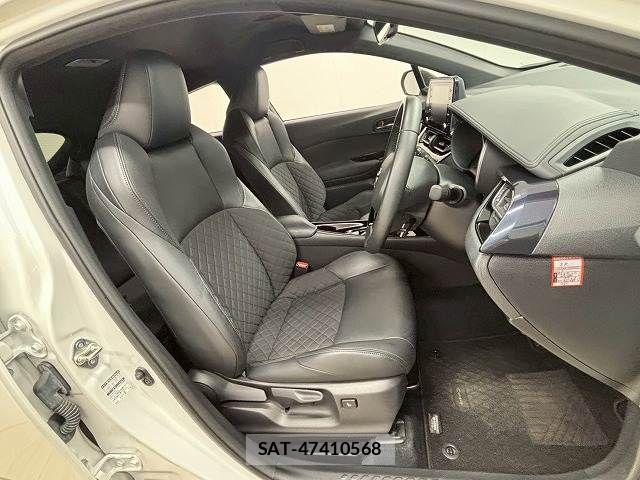 Toyota C-HR 2021-10 8244827-10